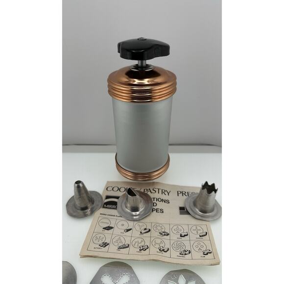 Mirro M-0358-22 Cookie Pastry Press Made in USA 12 Cookie Plates 3 Pastry Tips - Picture 3 of 4